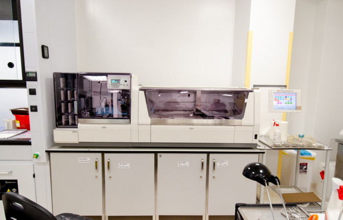 Pracownia cytologii – barwiarka z nakrywarką (2)