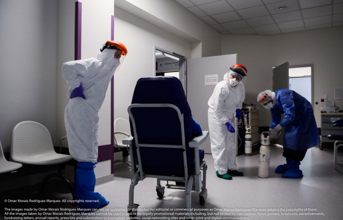 Pracownicy na strefie COVID-19