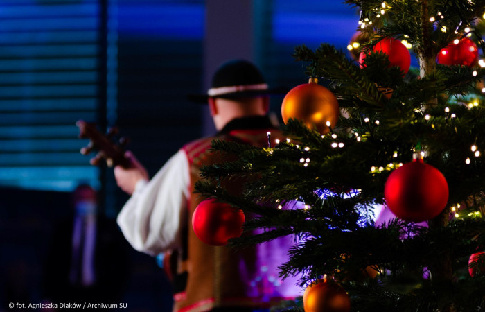 Zbliżenie na elementy wystroju sceny 