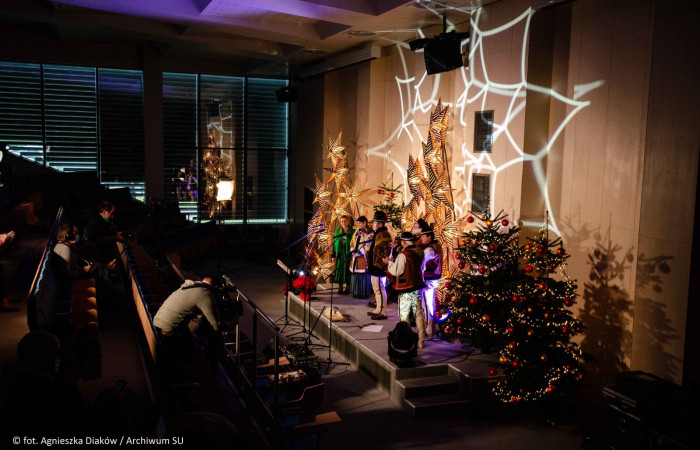 Widok sceny z daleka 