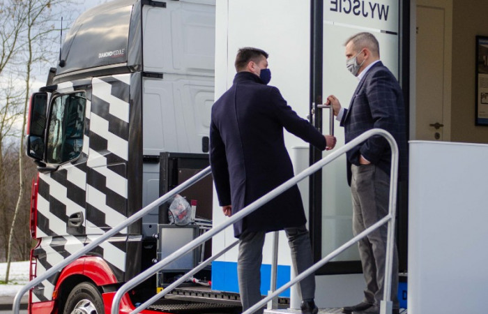 Marcin Jędrychowski, Dyrektor Szpitala Uniwersyteckiego wchodzi o prototypu mobilnego punktu szczepień 