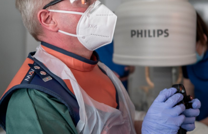 dr hab. n. med. Michał Kukla Kierownik Zakładu podczas zabiegu 