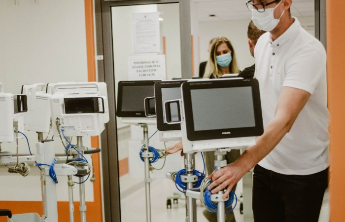 dostawa aparatury medycznej zakupionej w ramach projektu