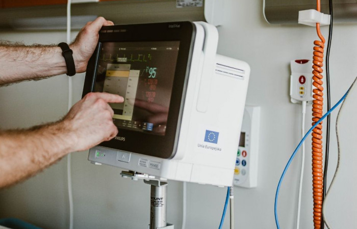 dostawa aparatury medycznej zakupionej w ramach projektu