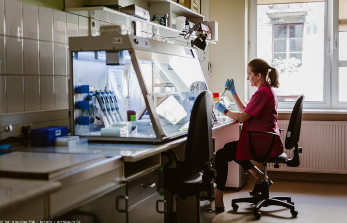 Wnętrze pracowni laboratoryjnej