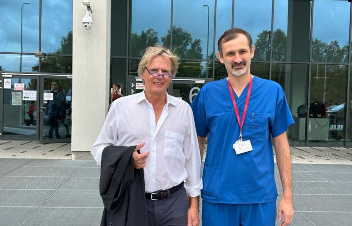 Zespół operujący przed Szpitalem