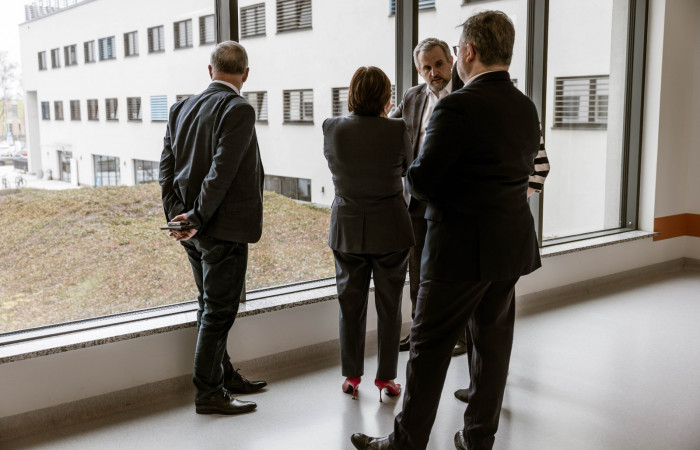 Ministra Zdrowia Izabela leszczyna zwiedza Szpitala Uniwersytecki