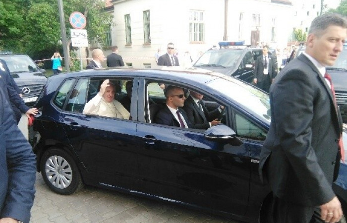 ojciec_swiety_z_wizyta_w_szpitalu_uniwersyteckim_10