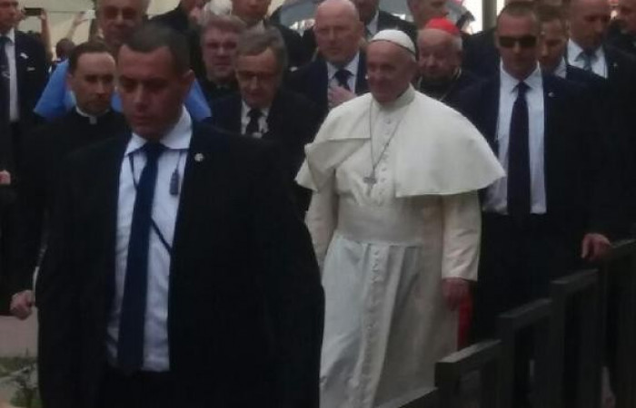 ojciec_swiety_z_wizyta_w_szpitalu_uniwersyteckim_13