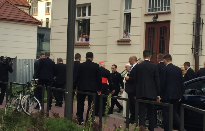 ojciec_swiety_z_wizyta_w_szpitalu_uniwersyteckim_5