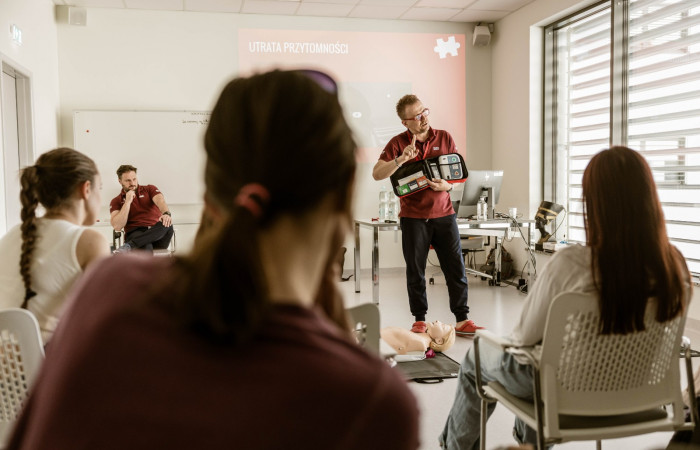 Bezpłatne szkolenie z zakresu pierwszej pomocy (szkolenie RKO), przeprowadzane przez wysokospecjalistyczny zespół SWIT w ramach Dni Otwartych Funduszy Europejskich 2024
