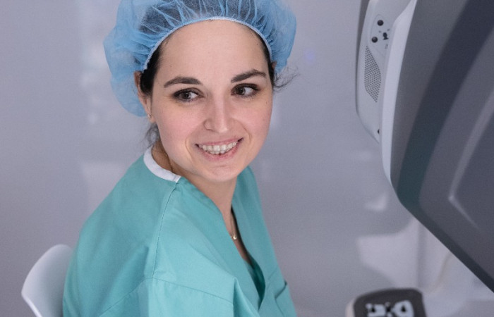 Lek. Joanna Spaczyńska podczas operacji robotycznej