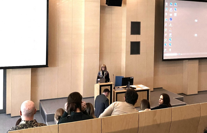 „Interdyscyplinarne spojrzenie na inhibitory kinaz janusowych”