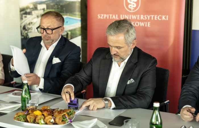 Podpisanie umowy na budowę budynku psychiatrii