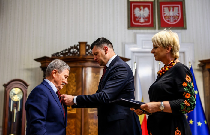 Prof. Piotr Maria Laidler odznaczony Złotym Krzyżem Małopolski