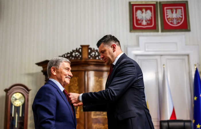 Prof. Piotr Maria Laidler odznaczony Złotym Krzyżem Małopolski